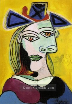 Tete Woman au chapeau bleu a ruban rouge 1939 kubist Pablo Picasso Ölgemälde
